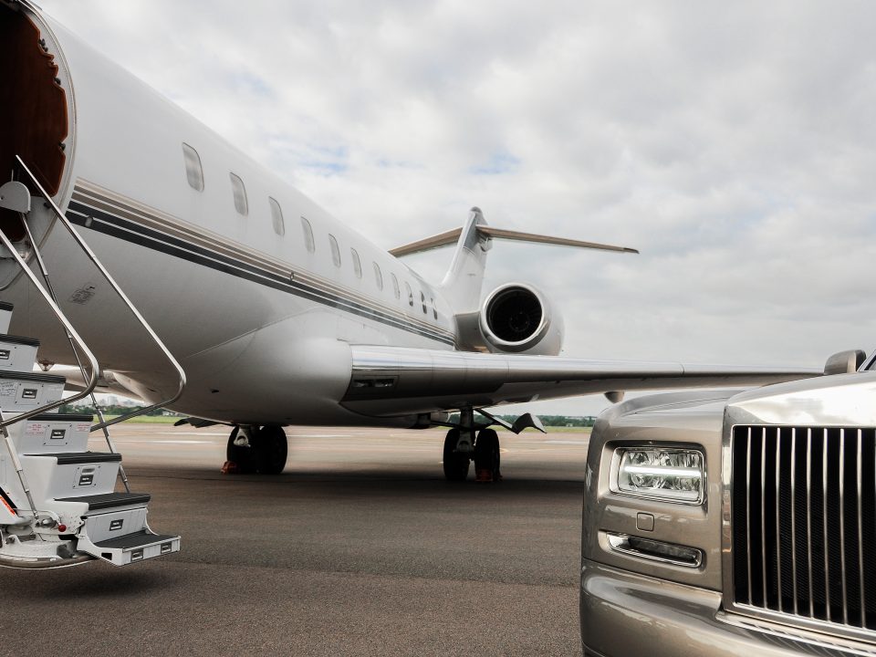 London,,Uk-7,May,,2019:,Private,Executive,Airplane,With,Limousine,Rolls